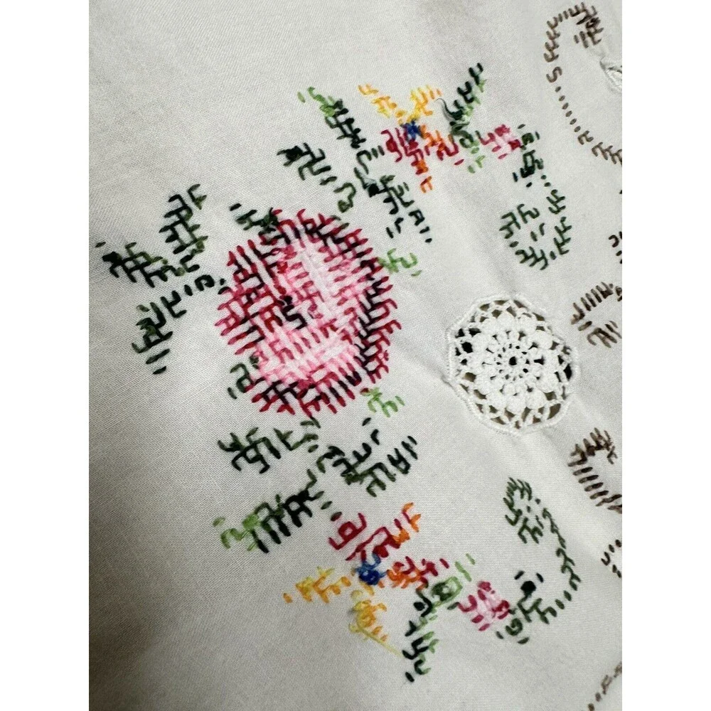 Vtg Linen Round Tablecloth White Embroidered Pink Flowers Cottage 61” Cottage